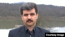 خانواده رضا شهابی پس از دیدار با وی در زندان رجایی شهر کرج اعلام کردند که این فعال کارگری ضعف شدید دارد و دست چپش بی‌حس شده است.