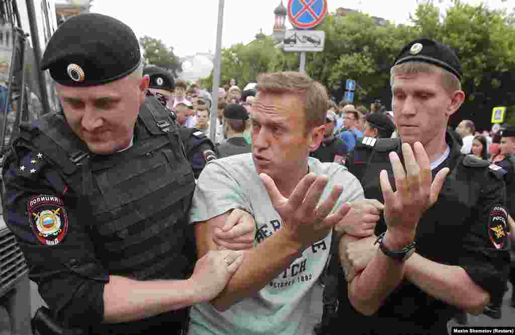 Policia e ndaloi Navalny më 12 qershor 2019, gjatë një mitingu në mbështetje të gazetarit hulumtues, Ivan Golunov, i cili u arrestua dhe u akuzua për posedim droge.