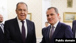 Министры иностранных дел России и Азербайджана Сергей Лавров (слева) и Джейхун Байрамов