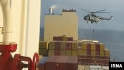 تصویری که خبرگزاری ایرنا از لحظه توقیف این کشتی منتشر کرده بود