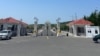 Manëz, Durrës: Hyrja në kampin ku janë të strehuar muxhahedinë iranianë.
