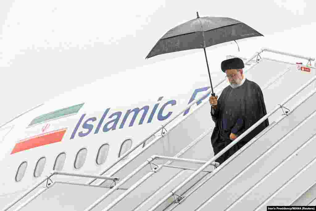 او در طول دوران ناتمام ریاست جمهوری خود به کشورهای گوناگونی سفر کرد از جمله در شهریور ۱۴۰۱ که به‌رغم اعتراض‌های گسترده فعالان حقوق بشر به نیویورک رفت تا در نشست سران مجمع عمومی سازمان ملل متحد حضور یابد. او در نشست سال ۱۴۰۲ نیز شرکت کرد.
