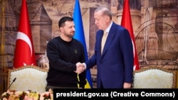 Ukrainian President Volodymyr Zelenskyy (left) and Turkey's Recep Tayyip Erdogan in Ankara in March 2024.