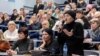Свое не бросаем? Почему бывшие жители "штурмуют" рухнувший дом в Ростове 