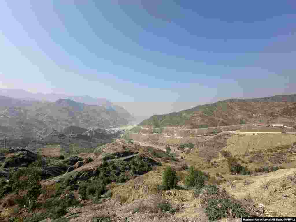 The winding road leading to the Torkham border crossing. HRW also says that many Afghans at risk of being deported are awaiting resettlement to the United States, United Kingdom, Germany, and Canada. 