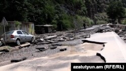 Ջրհեղեղի հետևանքով փլուզված ճանապարհ Լոռու մարզում