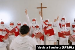 Ýurduň daşyndaky belaruslar tarapyndan gurnalan erkin aýdym topary 25-nji martda, Wilnýusyň Ýewangel kilisesinde Belarusyň garaşsyzlygyny yglan etmeginiň 106 ýyllygy mynasybetli konsert gurady.