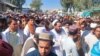 مظاهرچيانو په لاسونو کې لوحې نيولې وې چې ورباندې د سولې د غوښتو شعارونه ليکل شوي ول.