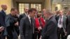 Президент Франции Эмманюэль Макрон (слева) и премьер-министр Армении Никол Пашинян