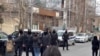 Полиция у входа в редакцию Toplum TV, Баку, 6 марта 2024