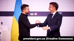 Президент Украины Владимир Зеленский и президент Франции Эмманюэль Макрон (справа). Париж, 7 июня 2024 года (фото архивное)