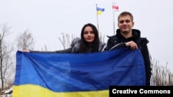 Оккупацияланган Мариуполдон Орусияга күчтөп чыгарылган бир туугандар Украинага кайткандан кийин. 19-ноябрь, 2023-жыл
