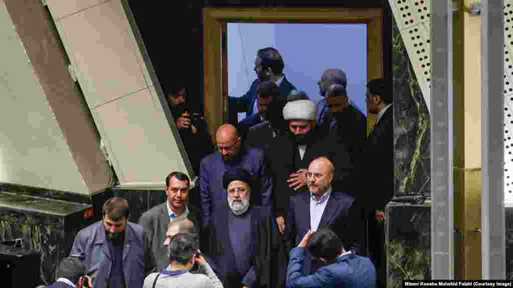 آخرین حضور رئیسی در مجلس شورای اسلامی در اسفندماه سال گذشته در زمان ارائه لایحۀ بودجۀ ۱۴۰۳ به مجلس شورای اسلامی بود.