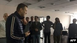 Алексей Навальный с сотрудниками ФБК после освобождения из-под административного ареста