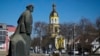 Споменикот на Владимир Ленин во центарот на Комрат во поранешната советска република Молдавија.