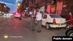 Armenia - Law-enforcement officers inspect the scene of a fatal accident caused by a police car escorting Prime Minister Nikol Pashinian, Yerevan, April 26, 2022.