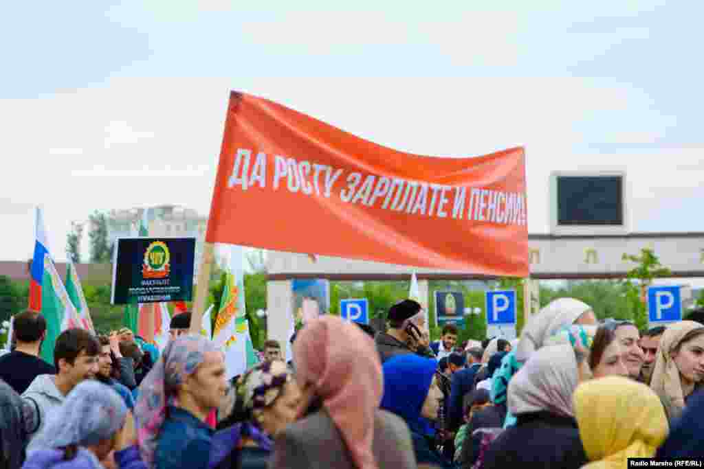 "Алапаш а, пенсеш а хьаладаха!"