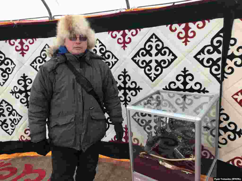 Айбулат Курумбаев, организатор состязаний, директор частного фонда «Фонд содействия научным исследованиям» говорит, что в любом регионе, где жили казахи, были беркутчи, просто со временем они потеряли свои навыки. - В перспективе мы хотим проводить в Уральске такие турниры регулярно. Эти соревнования помогают не только развивать в регионе охоту с беркутами, но и популяризировать внутренний и внешний туризм. Например, российские охотники уже спрашивают, будут ли такие соревнования проводиться в Уральске ежегодно, - сказал Азаттыку Айбулат Курумбаев.