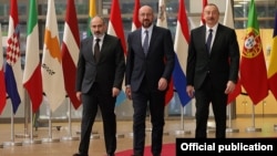 Belgium - European Council President Charles Michel, Armenian Prime Minister Nikol Pashinian and Azerbaijani President Ilham Aliyev begin a trilateral meeting in Brussels, April 6, 2022.