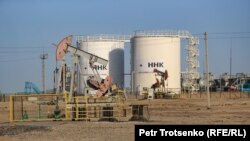 Добыча нефти в Атырауской области Казахстана, 5 мая 2021 года.