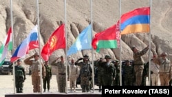Күмәк иминлек турындагы килешү оешмасы илләре байраклары