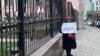 "Меня стали пугать органами опеки". Родители отказываются "лечить" детей препаратом, который продает человек из окружения Путина