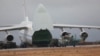 Транспортний літак Ан-124 «Руслан», розроблений в СРСР київським конструкторським бюро «Антонов», є одним із найбільшим серійних вантажних літаків у світі. Він може перевозити до 150 тонн вантажу
