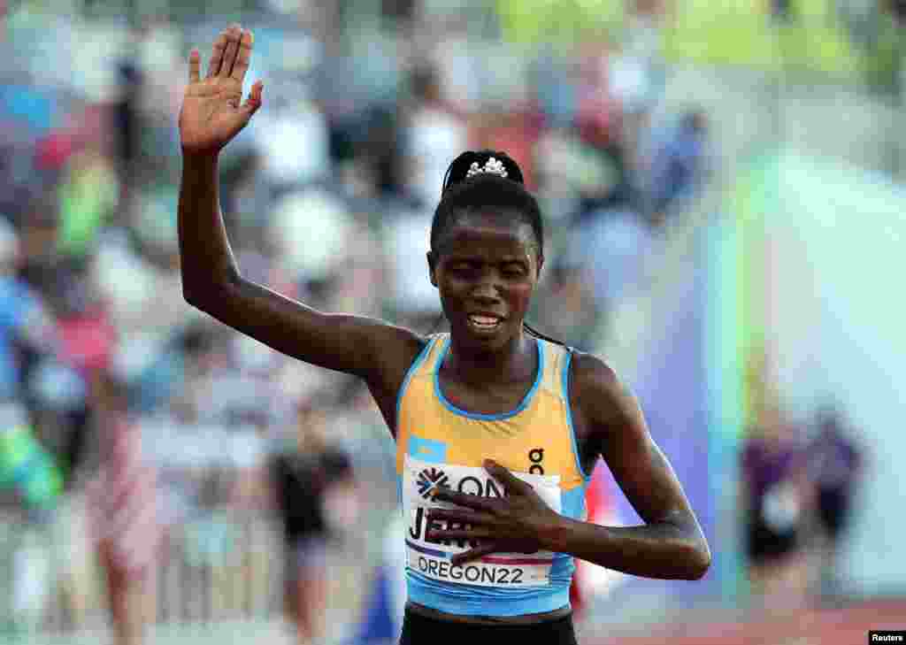 Джеруто жеңіске жеткен сәт. World Athletics 2022 жылы қаңтарда үш кениялықты "карантиннен" шығарып, Қазақстан атынан жарысқа қатысуға рұқсат етті. Кениялық үш атлетті өздерімен еріп келген бапкері Кеннет Ротич жаттықтырады.