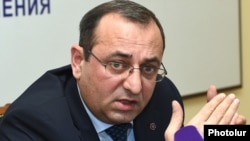 Armenia - Environment Protection Minister Artsvik Minasian speaks at a news conference in Yerevan, 25Feb2017.