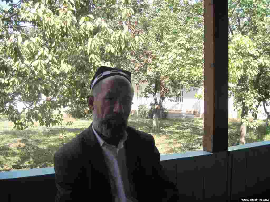 Чорқишлоқтағы жалғыз мешіттің имамы Садриддин Содиқов. 