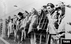 Уцелевшие узники Освенцима, 1945 г.