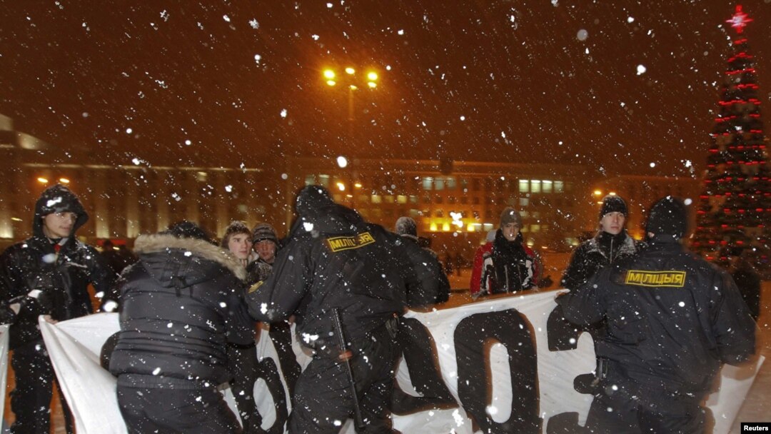 Policemen disperse a group of opposition protesters holding a picket in central Minsk.