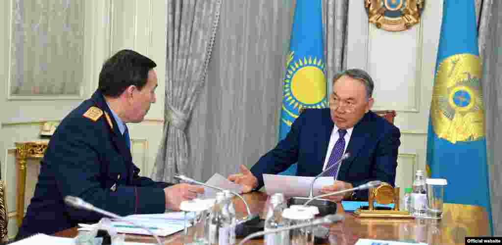Президент Казахстана Нурсултан Назарбаев, выступая с посланием 5 октября, подверг критике работу сотрудников органов внутренних дел, но при этом назвал Калмуханбета Касымова «самым опытным полицейским», «честным порядочным человеком».