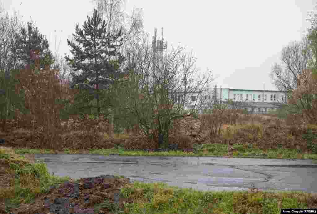 Памятник возле советской военной базы недалеко от Миловице, к северо-востоку от Праги. В 1991 году, через два года после Бархатной революции, ССР завершил вывод войск с базы