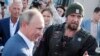 Президент Росії Володимир Путін (ліворуч) і Олександр «Хірург» Залдостанов в окупованому Криму, Севастополь, 18 серпня 2017 року