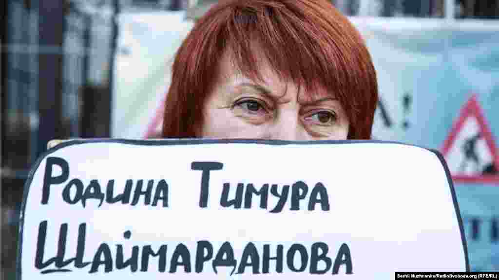 Под посольством России в Киеве в рамках информационной кампании «FIND&FREE» прошла XV акция «Где Эрвин?», 27 сентября 2017 года