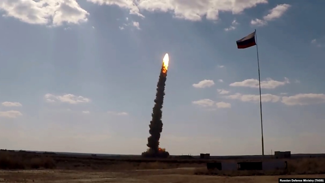 Россия проводит пуск новой ракеты на полигоне Сары-Шаган. Снимок с видео. Пресс-служба Минобороны РФ, ТАСС
