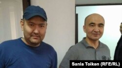 Казахстанские активисты Макс Бокаев (справа) и Талгат Аян - участники земельного митинга, осужденные на пять лет, Атырау, 28 октября 2016 года.