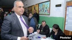 Armenia - Raffi Hovannisian, opposition candidate, at a polling station before casting his vote at the presidential election, Yeravan,18Feb,2013