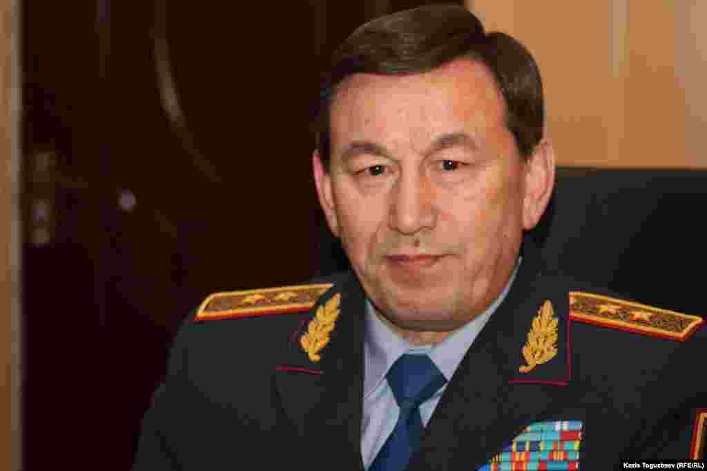 Звание генерал-лейтенанта полиции Касымову было присвоено 14 декабря 2011 года — за два дня до трагических Жанаозенских событий, в которых, по официальным данным, 16 мирных жителей погибли и десятки были ранены.
