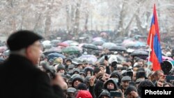 Վազգեն Մանուկյանը ելույթ է ունենում Ազատության հրապարակում հրավիրված հանրահավաքի ընթացքում, 20-ը փետրվարի, 2021թ.