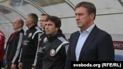 Былы галоўны трэнэр зборнай Беларусі Аляксандар Хацкевіч (крайні справа), архіўнае фота