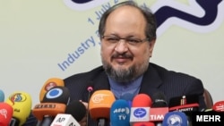 سخنگوی هیئت رئیسه مجلس: طرح استیضاح محمد شریعتمداری برای انجام مراحل قانونی به کمسیون صنایع و معادن ارجاع می‌شود