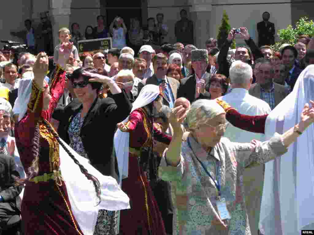 Мәскәүдә кырым татарларын илләреннән куган көнне искә алу чарасы, Мостафа Җәмилоглу чыгышы. 18 май 1987 ел