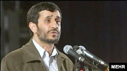 محمود احمدی نژاد از اساتید بسیجی خواست تا در تدوين برنامه پنجم توسعه مشارکت کنند تا ايران بر اساس الگوهای اسلامی ساخته شود.