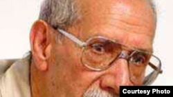 محمد علی عمویی از فعالان سیاسی در ایران می گوید که شرایط بد اقتصادی ایران مجالی برای اعلام دستاورد اقتصادی باقی نگذاشته است.
