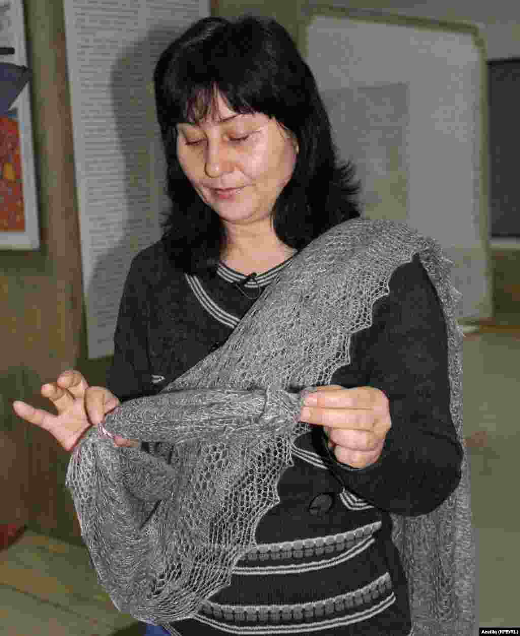 Рима Якупова бәйләгән шәл