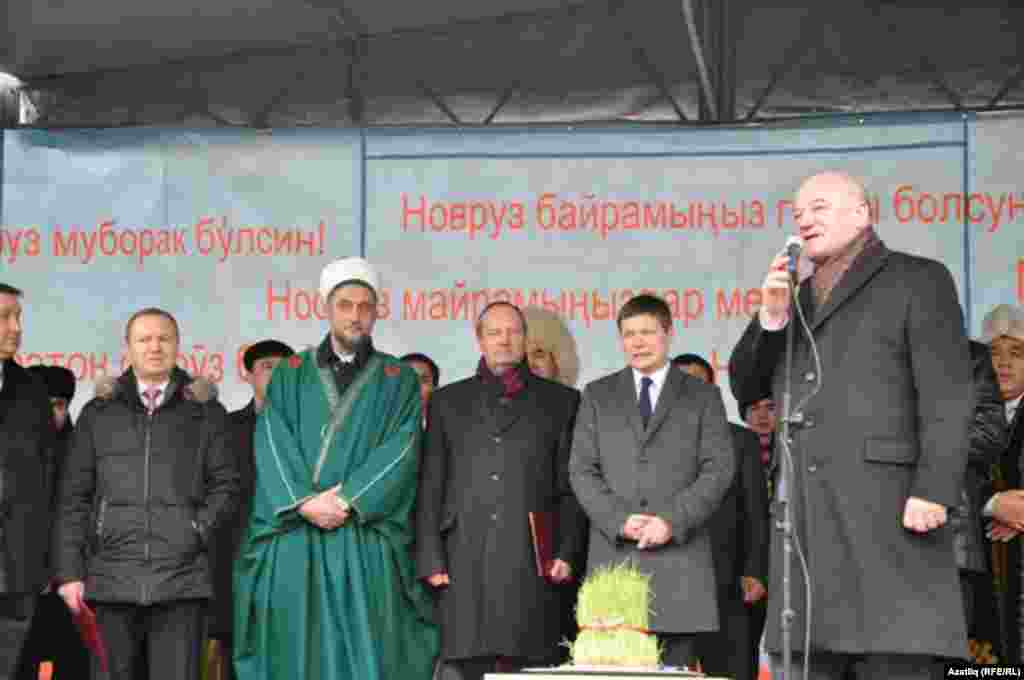 Губерна дума рәисе Виктор Сазонов:”Самар гомер-гомергә татулык бизмәне булып яшәде”