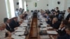 Спор длился долго, чтобы его остановить, спикер призвал коллег приступить к голосованию