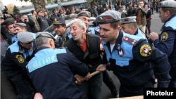 Armenia -- Riot police detain activist Shant Harutiunian in downtown Yerevan, 5 November, 2013